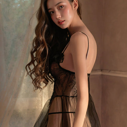 レースのサスペンダーナイトドレス